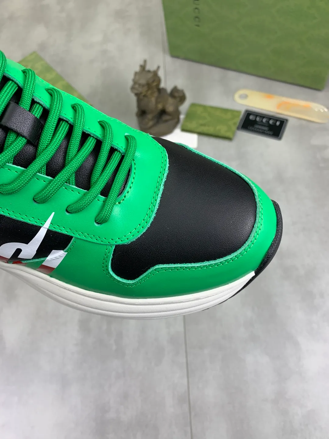 Men's shoes 💰P500💰[New style] 🆘 Dad's shoes [GUCCI] Gucci's new men's shoes are the first to be launched, and the materials and workmanship are superior to all versions on the market. The highest quality imported original top calfskin upper with trendy printed patterns ➕, the inner material is made of full-grain pigskin lining, privately molded soft TPU rubber comfortable outsole, and high foot comfort. Actual shooting, imported special materials highlight the unique charm of the brand 2️⃣colors available Size number; 38-44